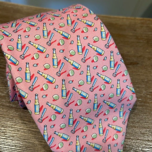 New vineyard vines beer tie limes - Picture 2 of 3